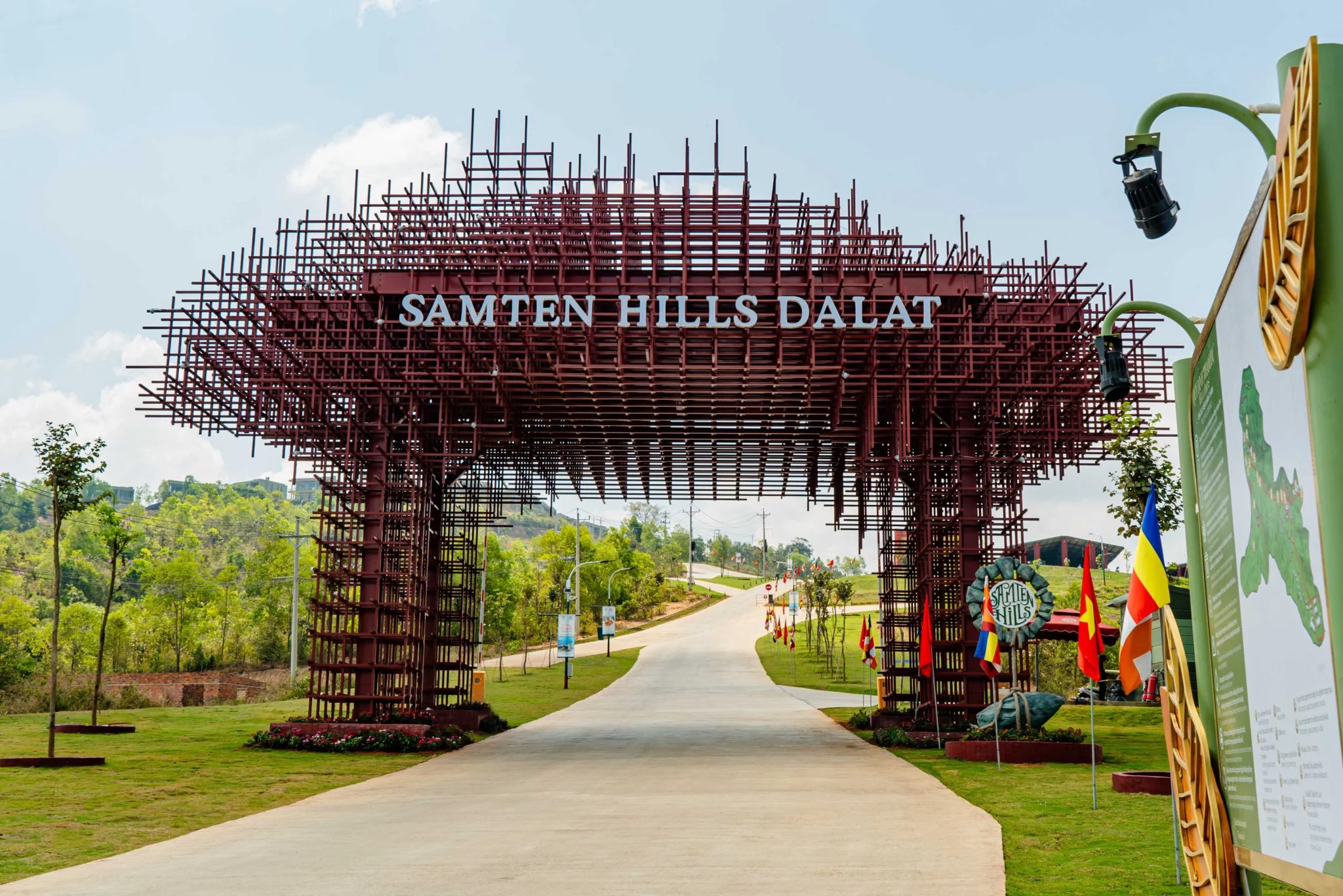 Cổng vào Samten Hill - Ảnh: Samten Hills DaLat